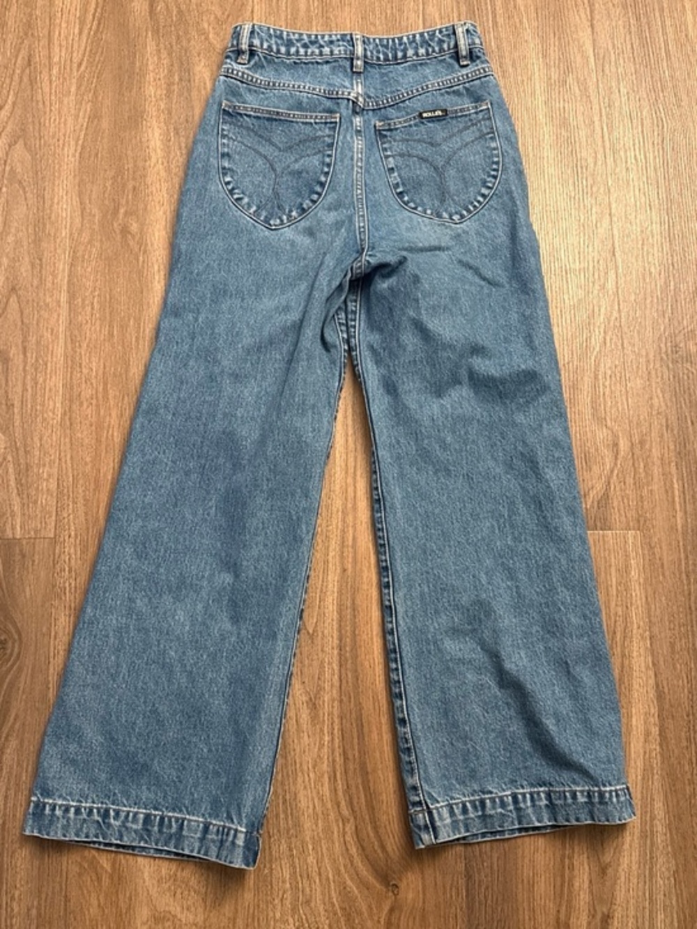 Rolla’s high rise, wide leg, medium wash size 26 jeans